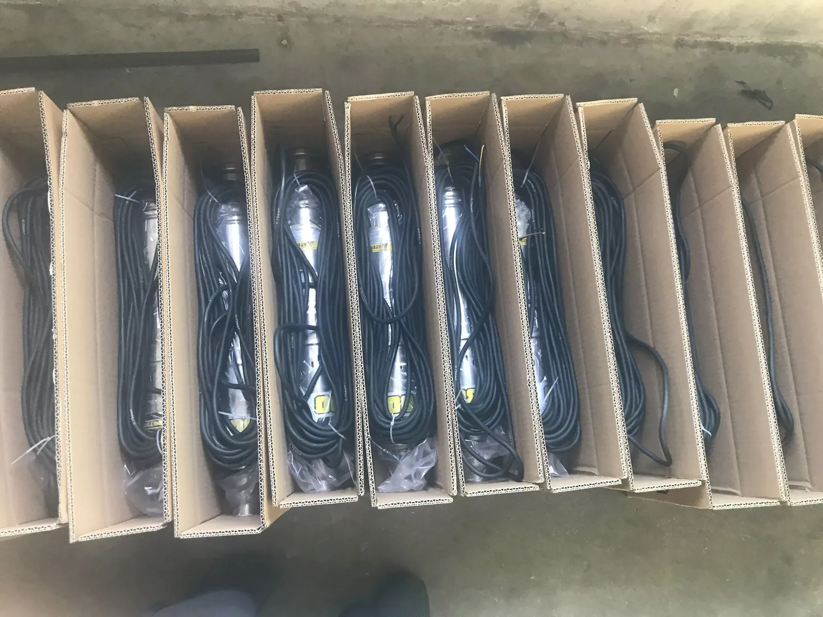 Submersible water pump for pond